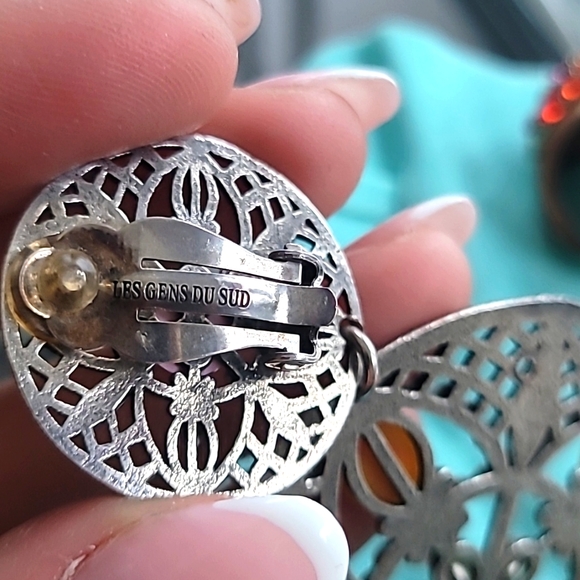 DESIGNER CLIP ON EARINGS & RING - Picture 5 of 5